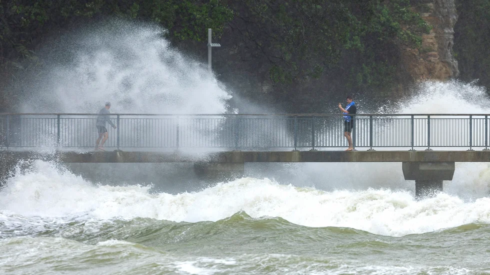 Cyklonen Gabrielle drog in över Nya Zeeland. Bild från Auckland på söndagen.
