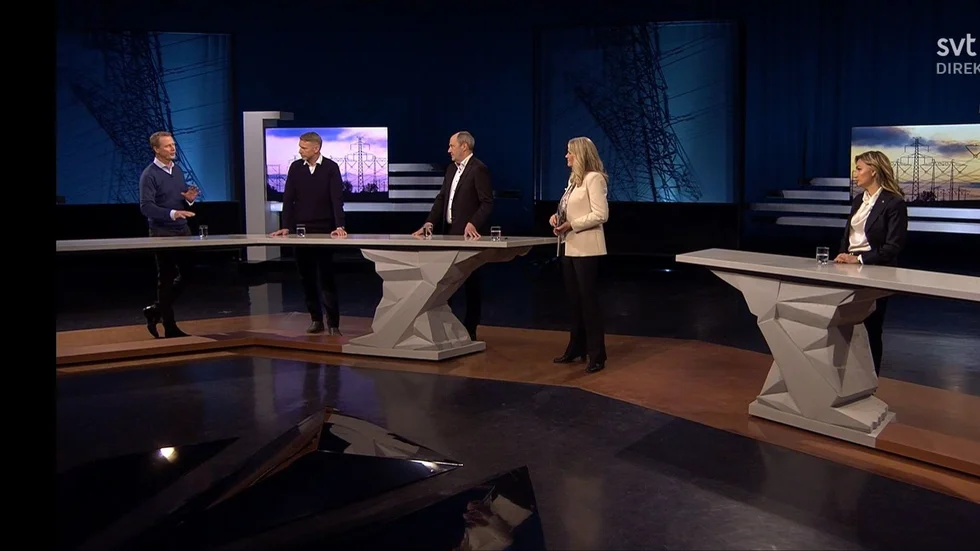 Henrik Sjölund från Holmen medverkade med den äran i Agenda i söndags. Sjölund (till vänster i bild) har här sällskap av  Peter Carlsson från Norhvolt, SSAB: s Martin Lindqvist, programledaren Camilla Kvartoft och Ebba Busch (KD) 