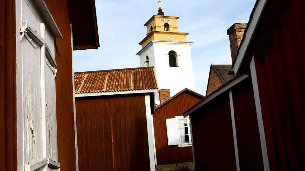 Nederluleå kyrka i Gammelstad i bakgrunden.