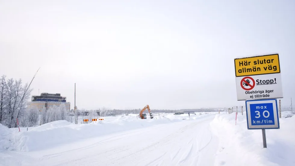 ÖSTRA SIDAN. Gatorna som det handlar om ligger på den östra sidan av det blivande stadshuset. På den västra delen fortskrider arbetet som förut.