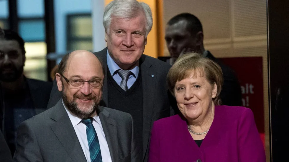 NY KOALITION? Martin Schulz, SPD, Horst Seehofer, CSU, och Angela Merkel, CDU, är överens, Men först ska frågan om en ny storkoalition beslutas av en medlemsomröstning hos de tyska socialdemokraterna.