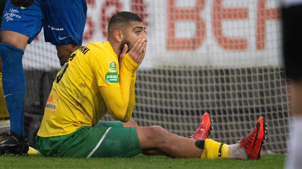 Rassa Rahmani i Dalkurd blev utvisad borta mot Mjällby.