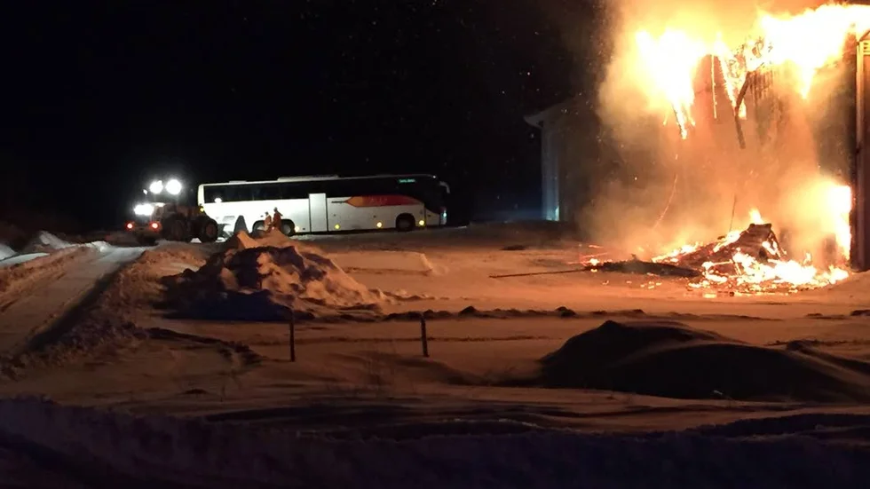 brand. En av bussarna lyckades brandkåren rädda.