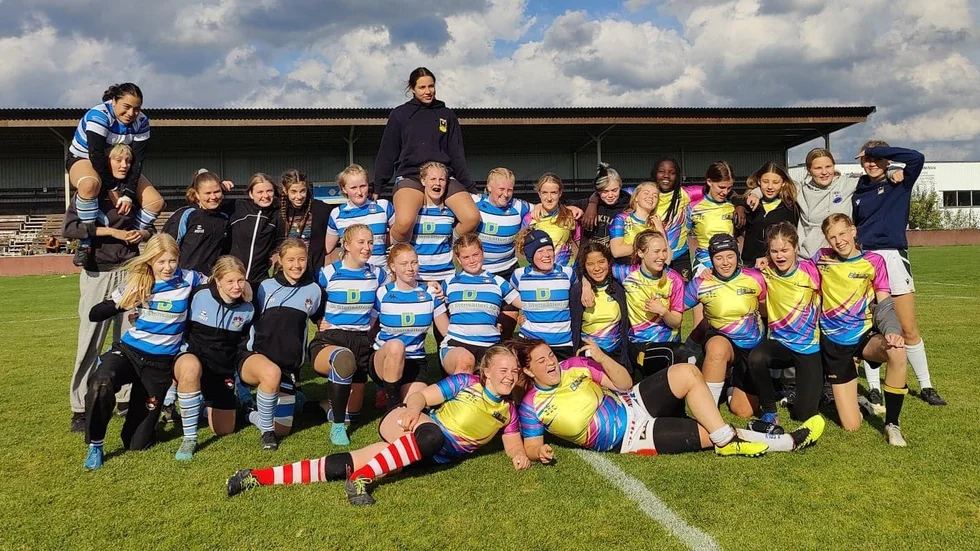 Uppsala Rugby Fotball Clubs, tillsammans med spelare från hela Mälardalen, två flicklag: F15 och F18 som vann guld respektive silver på USM.