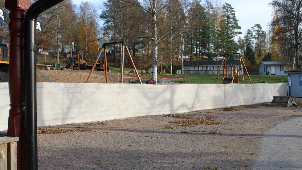 "Framför allt så har vi ju sjömonstret "Loch Nossie" i sjön och vi hoppas att den som kommer och målar kan illustrera Nossies resa", säger Hampus Thorstensson på Vimmerby camping.