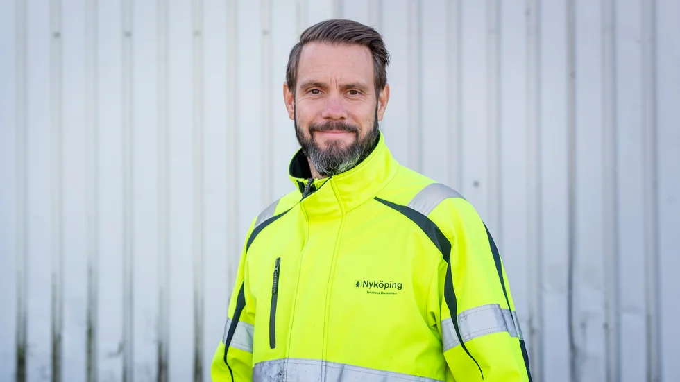 "Det är för tidigt att säga vad det innebär om vi hittar förhöjda halter av PFAS i någons dricksvatten", säger Jonas Ek, renhållningschef i Gnesta kommun. 