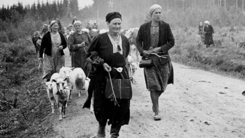 flyktingar. Lokalsamhället och civilbefolkningen får bara tio rader när översten Henrik O. Lunde skriver krigshistoria.