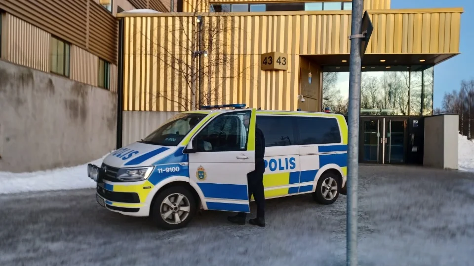Delar av bygganden spärrades av.