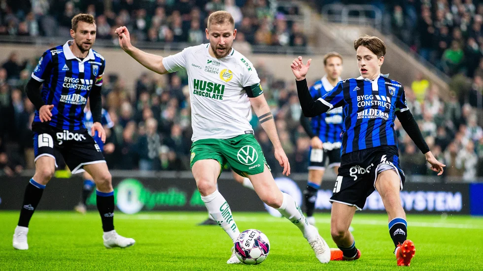 Adam Wikman kastades in från start mot Hammarby. 