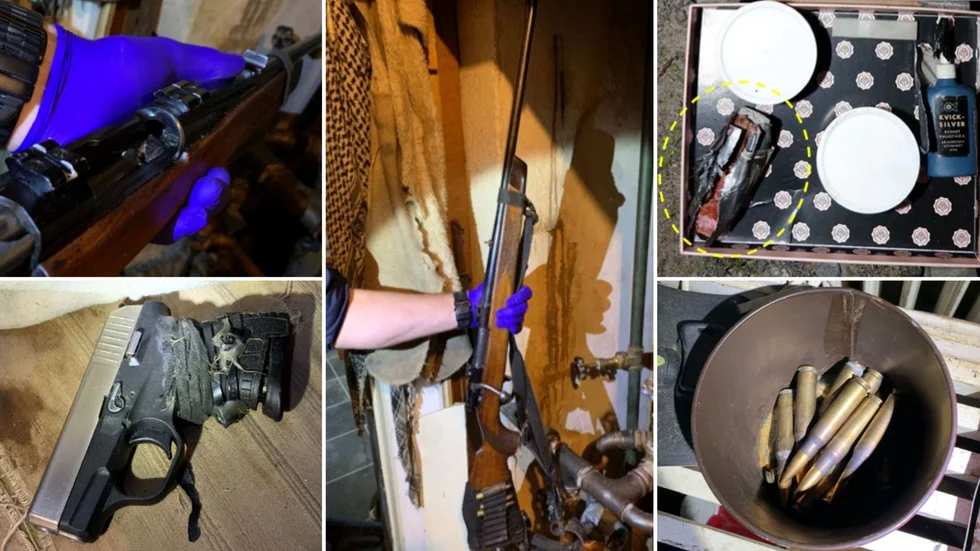 Vapen, sprängmedel och ammunition. Polisen kom vapengömman hos 70-åringen på spåren på ett minst sagt märkligt sätt. Mannen kommenterade en av polisernas tjänstevapen och sa att han också hade ett sådant vapen. Nu ställs mannen inför rätta för grovt vapenbrott.