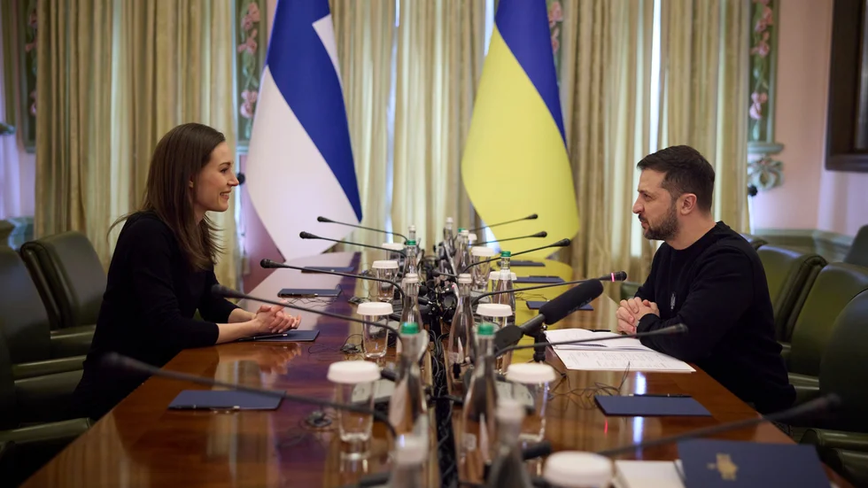 Sanna Marin och Volodymyr Zelenskyj i Kiev på fredagen.