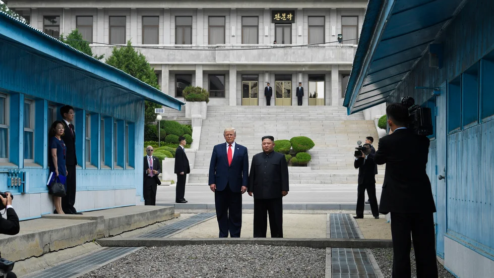 Dåvarande president Donald Trump stod 2019 som första amerikansk president på nordkoreansk mark i Panmunjom, mellan Nord- och Sydkorea. Han träffade Nordkoreas diktator Kim Jong-un. Arkivbild.