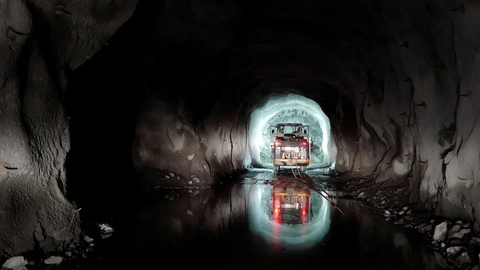 Tunneln till Per Geijer-malmen växer fram med 4, 5 meter varje dag mot målet – 9 kilometer.