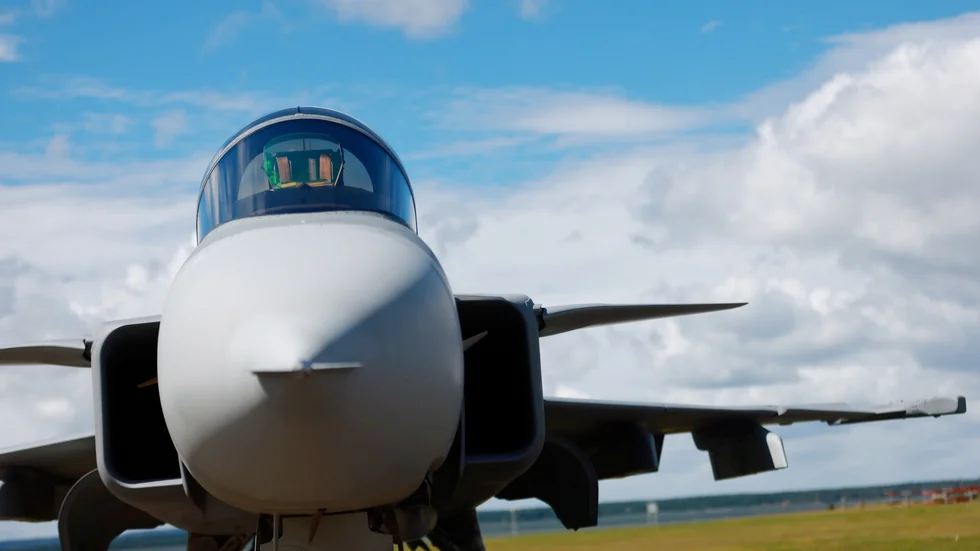 Sveriges Gripenplan ska stanna i Sverige, tycker skribenten.