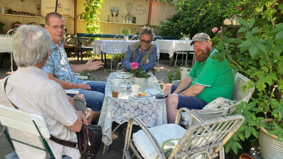Caféet är väldigt populärt under fina sommardagar. Och föreståndaren Susanne Andersson säger att hon tänker ha öppet några år till. 