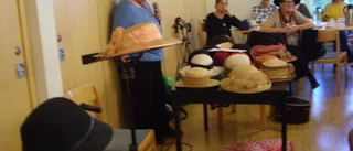 Hattvisning på trivselmöte med PRO Visby