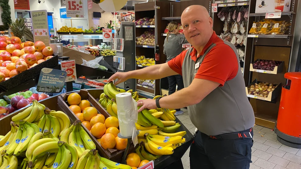 Magnus Jeppsson, Ica-handlare, hyllar alla som hjälpte till när det började brinna i butiken på tisdagskvällen. 