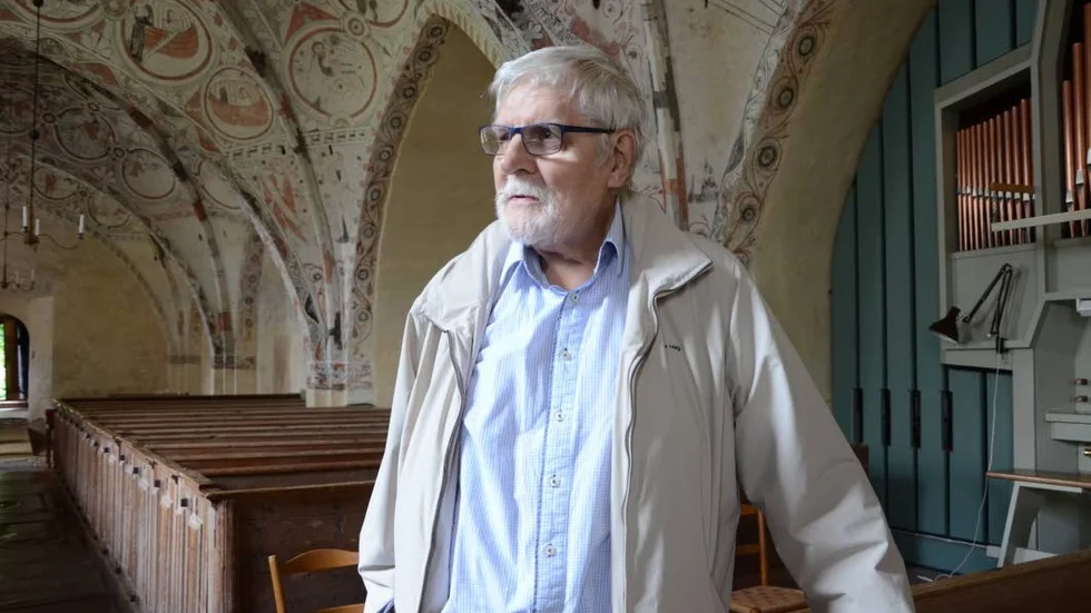 Risingemästaren. Ulf Folkesson har skrivit manus och regisserat kyrkospelet om Risingemästaren och takmålningarna.