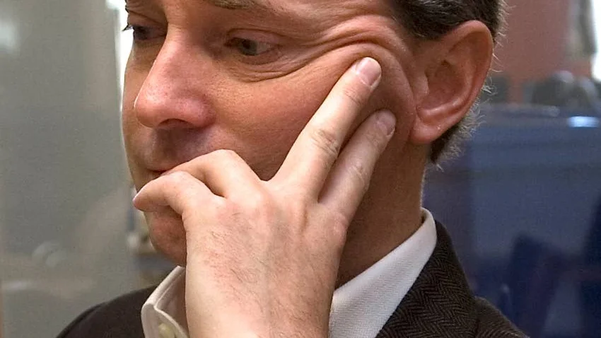 Arg moderat. Gunnar Axén slängde ut teven när han blev arg på radion.