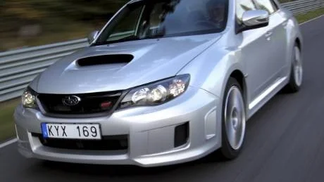 Den ser inte allt för skräckinjagande ut, nya Subaru STI Racing, men ingen annan standardbil med fyra dörrar klår den på Nürburgring. Och det är på asfalt Subaru nu vill glänsa - tiden ute i rallyskogarna är förbi.Foto: Marko Mäkinen