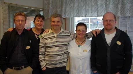 De anställda på Val-borg: från vänster: Kalle Kristiansson, case-manager; Susanne Alm-Pylypko, projektledare; Dimitar Petrovski, alkohol- och drogterapeut; Kicki Larsson, behandlingsassistent och Magnus Särnblad, socionom.  Foto: Patrik Selsfors