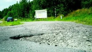 Vem ska fixa vägen? Foto: Ellinor Lundmark