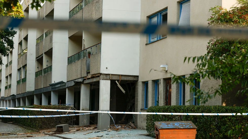 Vissa av de som varit evakuerade efter explosionen på Södermalm i Stockholm har fått komma hem igen.