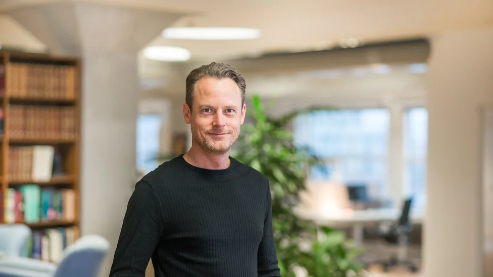 "Att var sjätte elev inte får gymnasiebehörighet är ett enormt misslyckande för Sverige som kunskapsnation", säger Fredrik Bengtsson, VD för NE.
