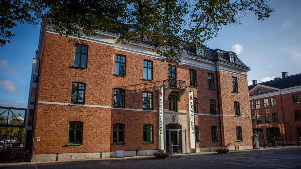 "Vi behöver göra mer för att locka fler att ta jobben just här på Gotland. Gotland är landets enda ö-region vilket gör inpendling näst intill omöjlig".
