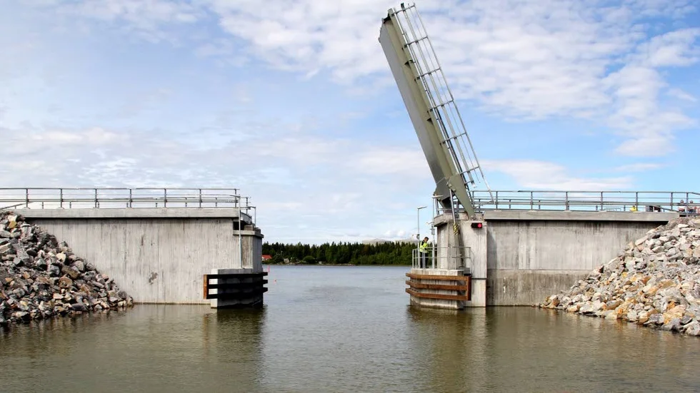 ÖPPET. "Det finns inga motiv varför kommunens övriga invånare skall gynna denna exklusiva klubb", skriver Nordin och Bollerup (SLP) i sin insändare om bron över bondökanalen. (Arkivbild)