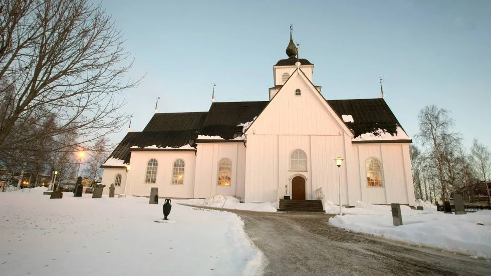 Samtal. Svenska kyrkan erbjuder tjänsten med jourhavande präst. Samtalet kopplas via 112.