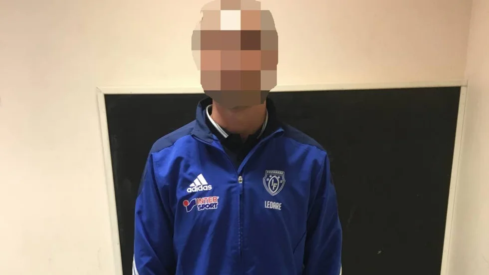 I ÖIF-jacka. En av tjuvarna hade den stulna ÖIF-jackan på sig när de greps. Han påstod att han fått den av en kamrat, som  köpt den i Frankrike.