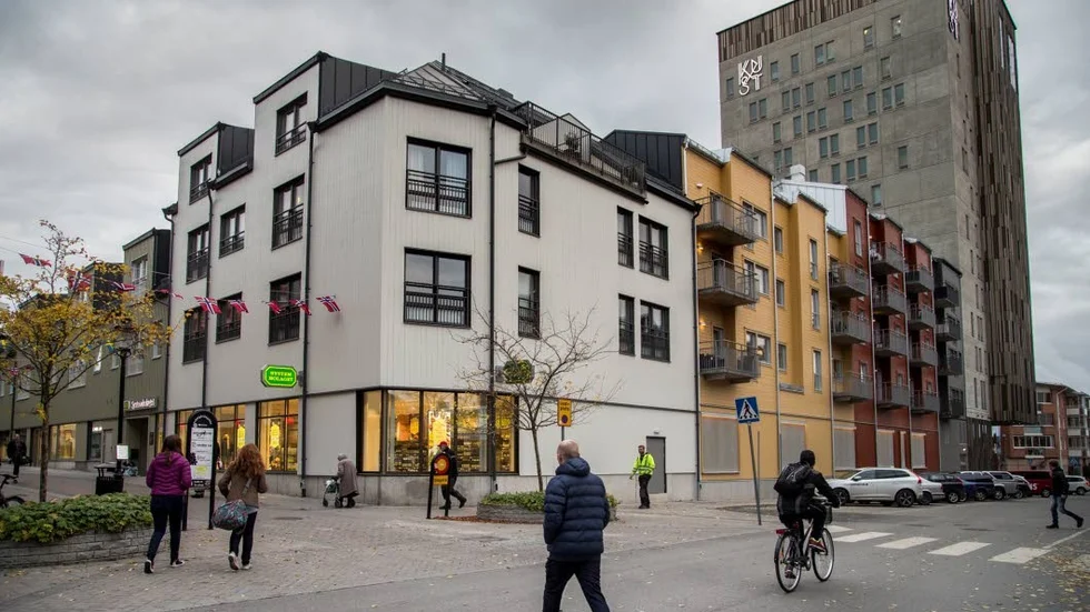 En man bröt sig in på Systembolaget i Piteå i september i fjol. Nu åtalas han för olaga intrång. (Arkivbild)