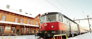 Resenärer fast i iskalla tågvagnar