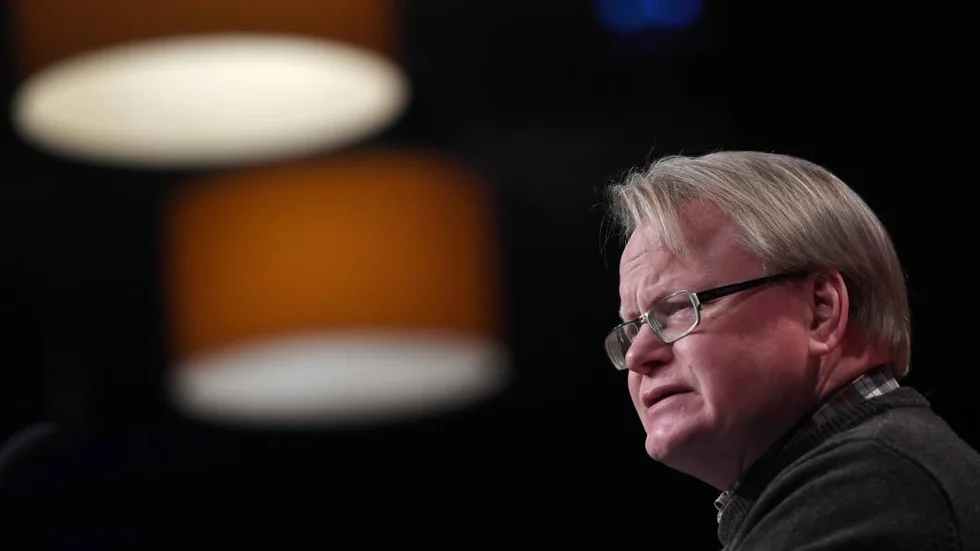 FÖRSVARSPOLITIK. Försvarsminister Peter Hultqvist (S) inledde sitt tal vid Folk och Försvars rikskonferens i Sälen med att framhålla sin vilja att ”vända trenden” i försvarspolitiken och med att kritisera alliansregeringens ”felaktiga bedömningar av Ryssland”.