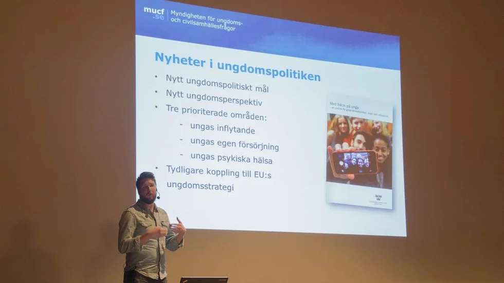Psykisk ohälsa. Henrik Karlsson, från myndigheten för ungdoms- och civilsamhällsfrågor, informerade bland annat kring ungdomspolitiska mål och psykisk ohälsa bland unga.