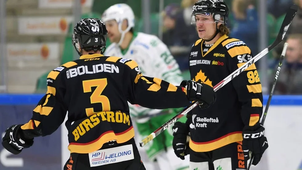 MÅLSKYTT. Jesper Olofsson gjorde 1-0 och 3-0 för Skellefteå.