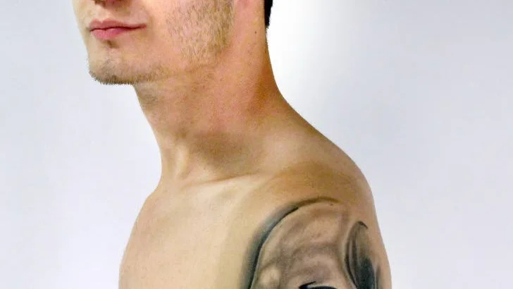 FÖRSTA DELEN. Artonårige Stefan Oldenmark har precis påbörjat sin resa mot en arm heltäckt med tatueringar. "Jag vill inte ha några texter alls. En text är det svårare att byta betydelse på än ett motiv – en bild säger mer än tusen ord."