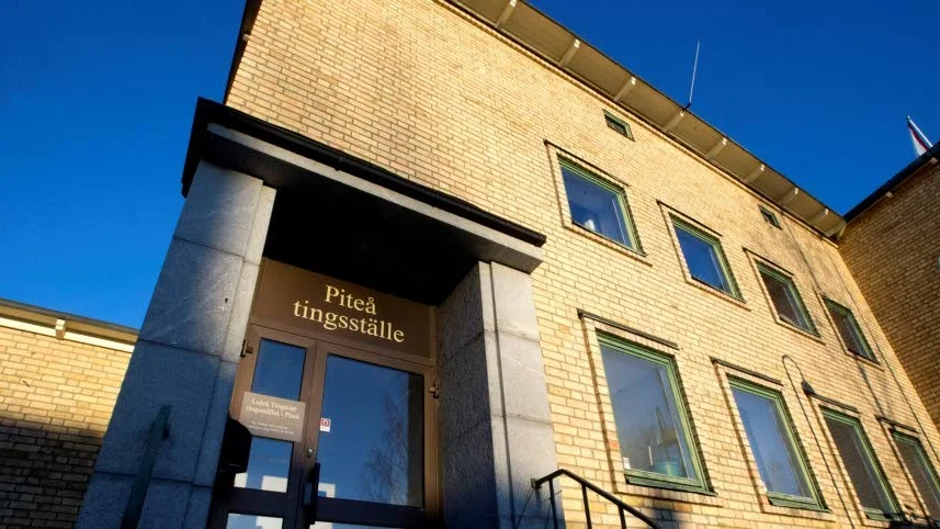 Misshandelsmålet, där ett brödrapar stod åtalat för att tillsammans ha misshandlat en annan man, behandlades vid Piteå tingsställe på torsdagen. (Arkivbild)