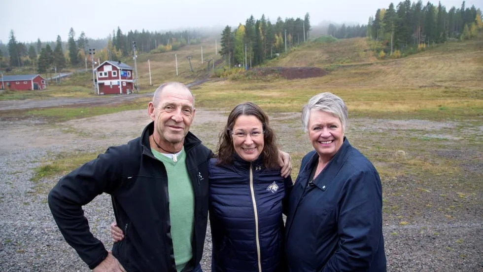 Arrendator. Föreningsservice är nya arrendatorer till Lindbäcksstadion. Claes-Jörgen Pohl, Föreningsservice, Jenny Axelsson, fritidschef Piteå och Mona Lundquist, chef Föreningsservice är alla nöjda.