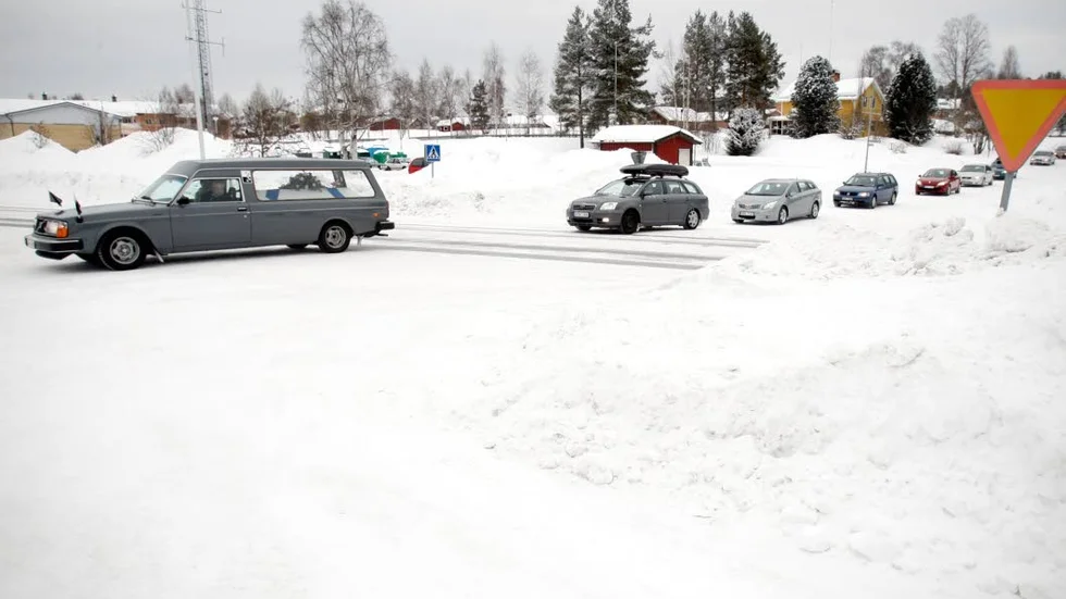LIKTRANSPORT. Norrbottens läns landsting tvingas betala 80.000 kronor i straffavgift för att man struntat i offentlig upphandling rörande transporter av avlidna. Fordonet på bilden har ingen direkt koppling till ärendet. (Arkivbild).