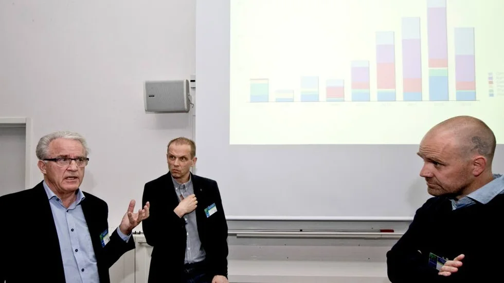Beroendeforskaren Fred Nyberg och föreläsaren Nicklas Kartengren är överens om att nätdroger kan vara livsfarliga, men att cannabis samtidigt är ett större problem bland unga. I mitten Mats Burman från länsstyrelsen.