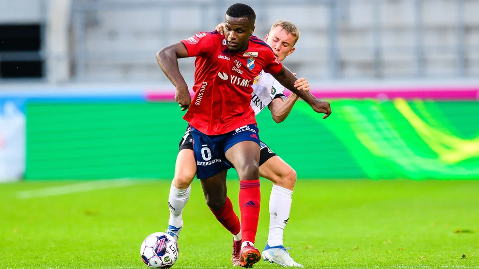 "När jag var i IFK Norrköping fick jag åtta minuter och du vet hur det är när man är en ung spelare, man vill visa upp sig", säger Kusu.