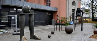 Någon har haft för bråttom med statyerna