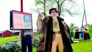 Birger Jarl, alias landshövding Björn Eriksson, invigde den nu utmärkta Eriksgatan genom Östergötland. Och så bjuder han in nuvarande kronprinsessan Victoria till Krokek - när hon blir drottning.
Foto: Niclas Sandberg (011-200 464)
niclas. sandberg@folkbladet.se