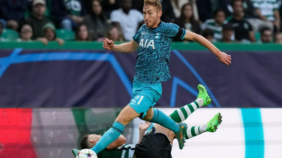 Dejan Kulusevski fick göra ett kortare inhopp när Tottenham föll tungt i slutminuterna borta mot Sporting Lissabon.