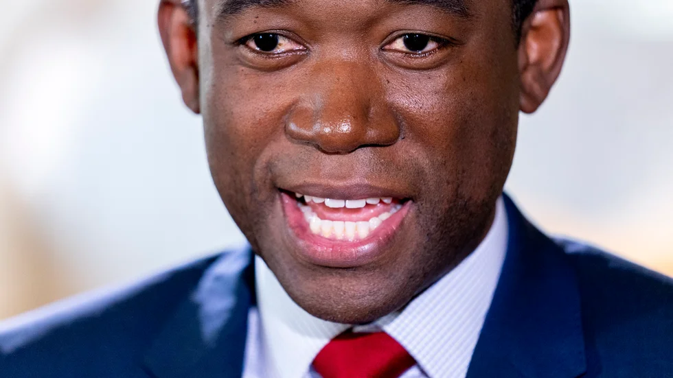 USA-sanktioner hotar bolag runt om i världen som betalar mer än pristaket för rysk olja, enligt USA:s biträdande finansminister Wally Adeyemo. Arkivbild