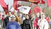 Integrationsminister Mona Sahlin, här i täten för socialdemokraternas 1 maj-tåg i Norrköping, värnar om alla människors rätt att vara olika. Temat för årets 1 maj var Alla behövs.
FOTO: ROBERT SVENSSON