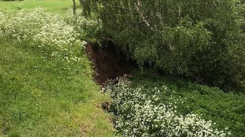 SOS Alarm larmade om ett jordskred på en fastighet i Lillpite på tisdagsförmiddagen.