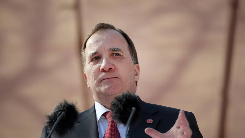 Stefan Löfven (S) måste ta debatten mot högern i de frågor väljarna tycker är viktiga.